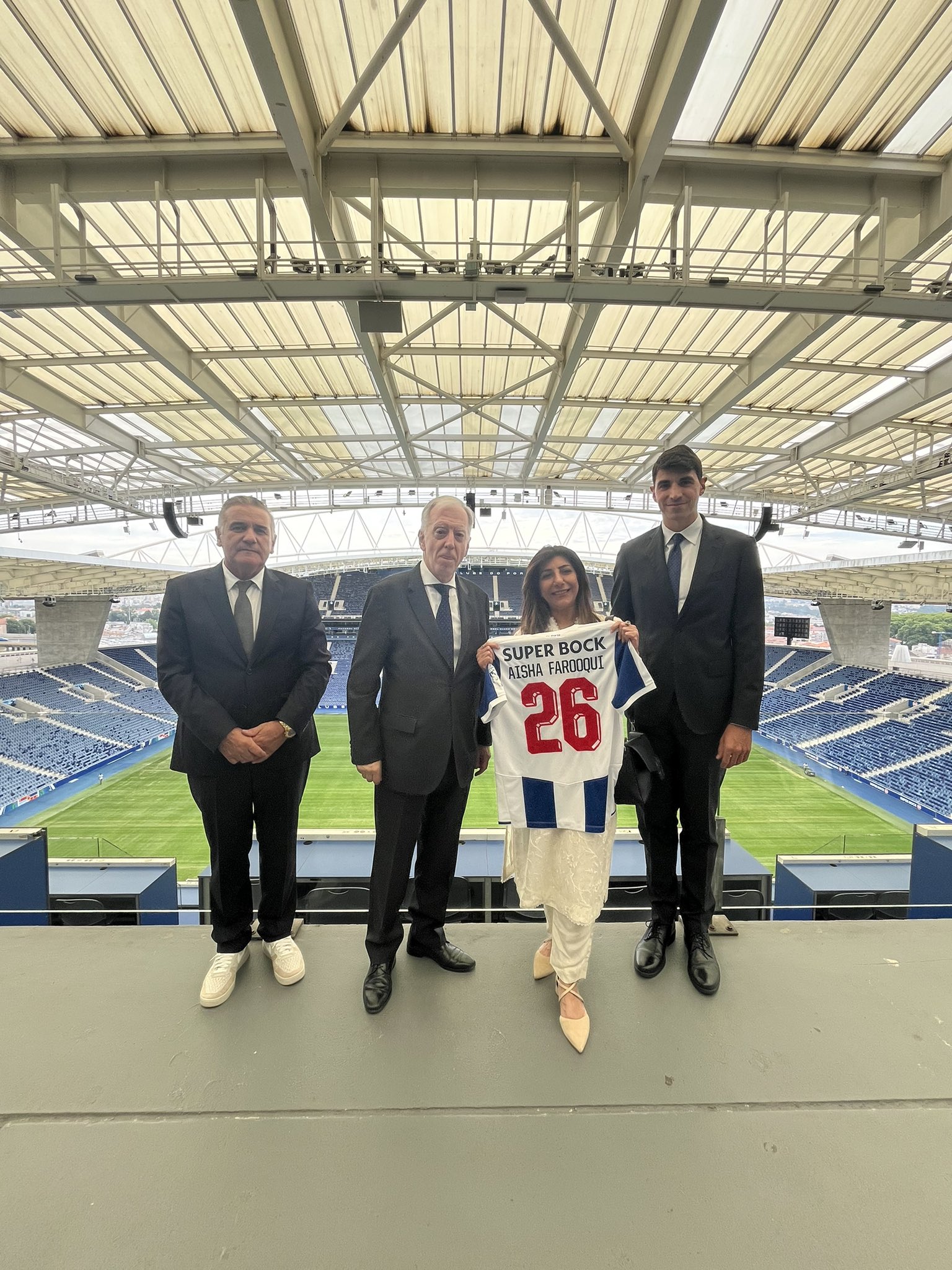 Ambassador Aisha Farooqi visiting FC Porto