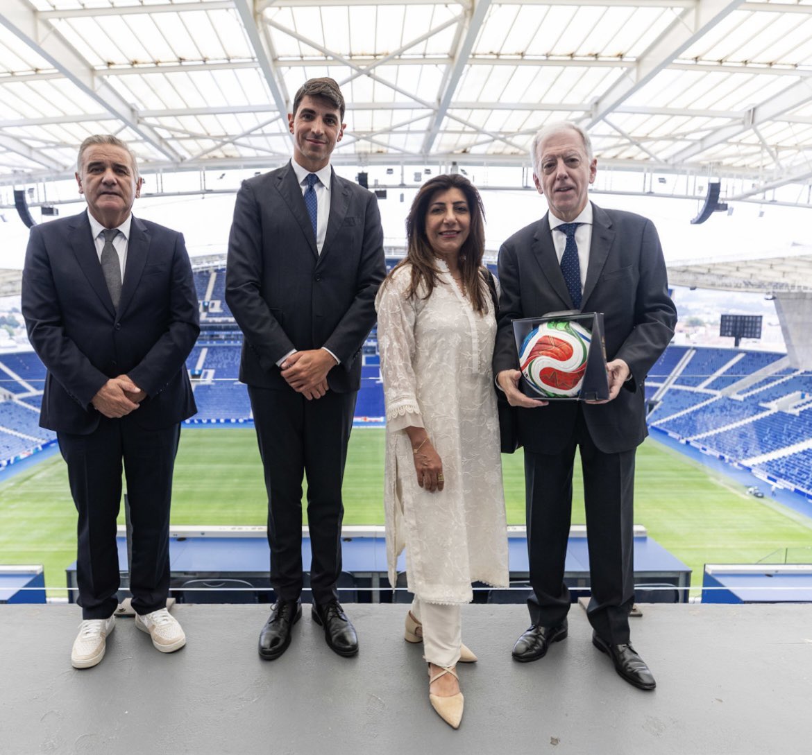 Commemorating Pakistan–Portugal sports cooperation at FC Porto