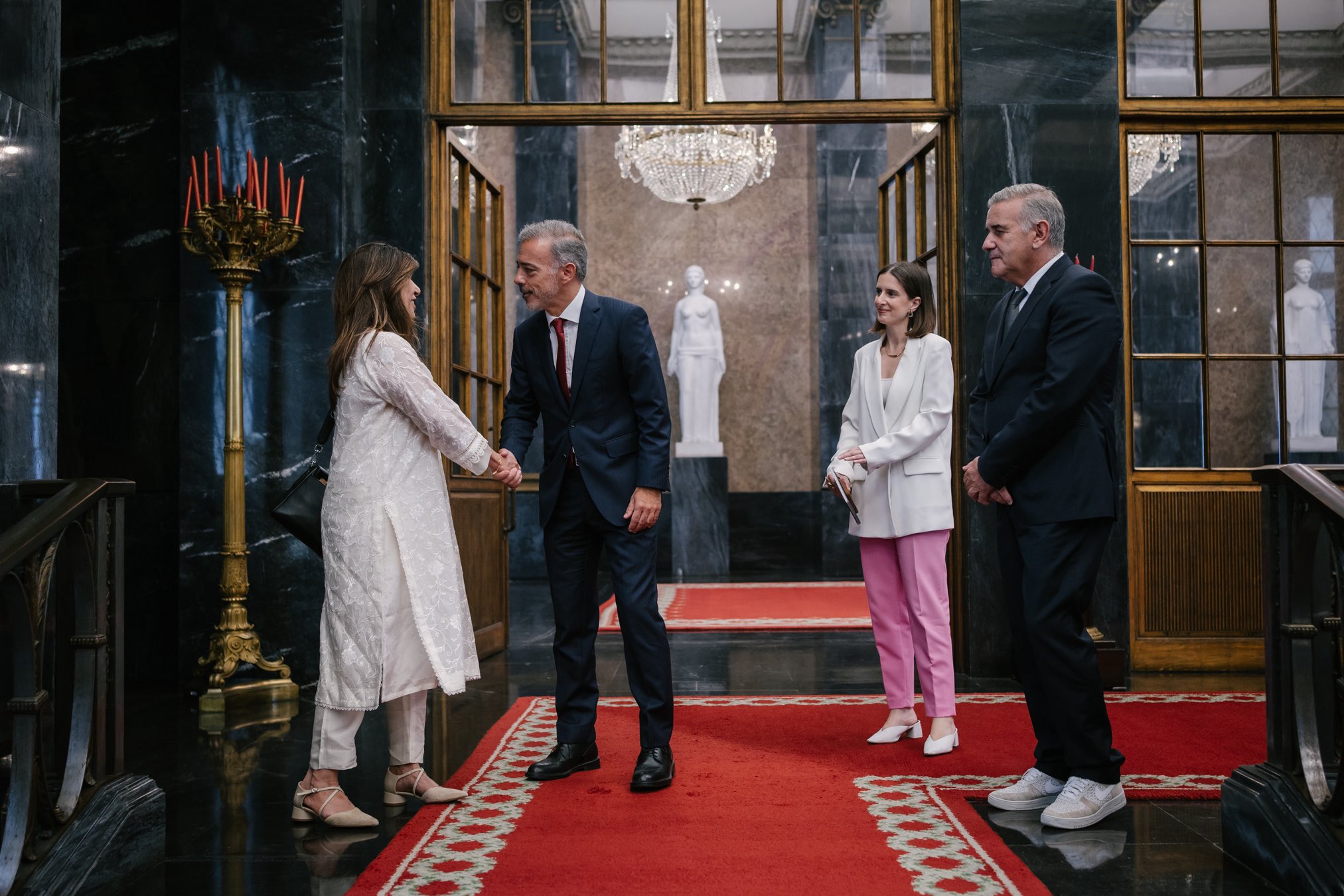 Ambassador Aisha Farooqi with the Mayor of Porto